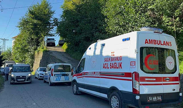 Rize&#039;de vahşet: Babasını bıçakla öldürdü, annesini yaraladı