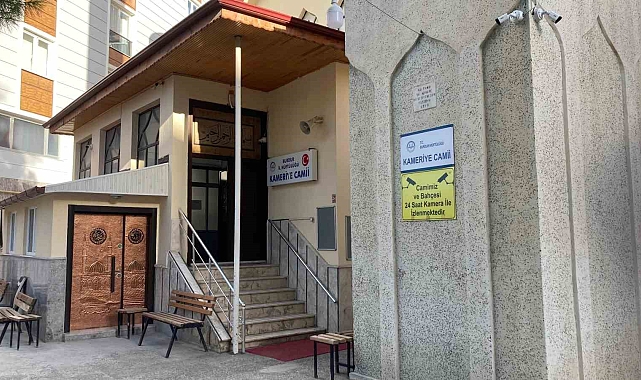 Sadaka kutularının hırsızı kamerada