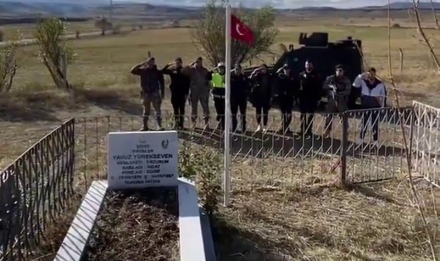 Şehidin kabrinin temizliği el birliğiyle yapıldı