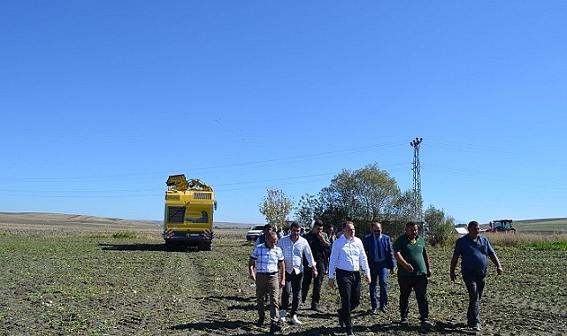 Şeker pancarı hasadı yapan çiftçilere ziyaret