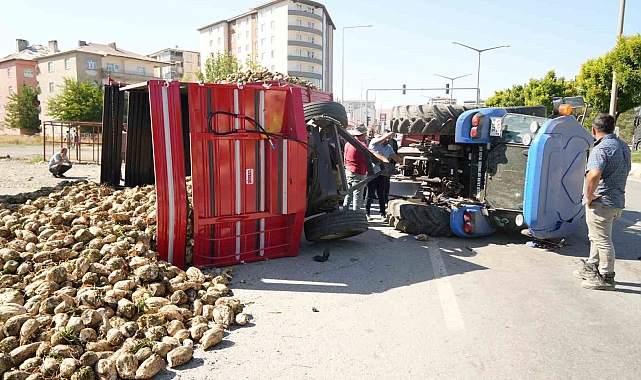Şeker pancarı yüklü traktör devrildi