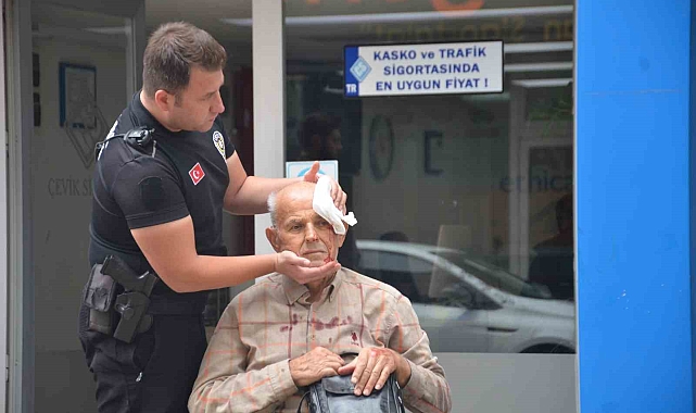 Seyir halindeki otomobilin çarptığı yaya yaralandı