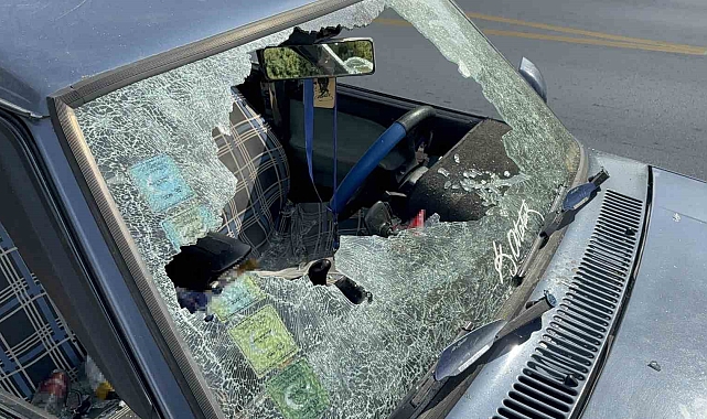 Sinir krizi geçirdi otomobilini hurdaya çevirdi