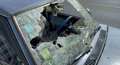 Sinir krizi geçirdi otomobilini hurdaya çevirdi