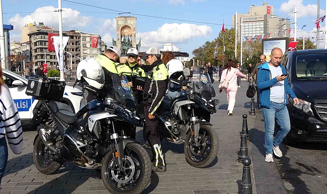 Taksim&#039;de Yaya Yolunu İşgal Eden Motosiklet Sürücülerine Ceza Kesildi