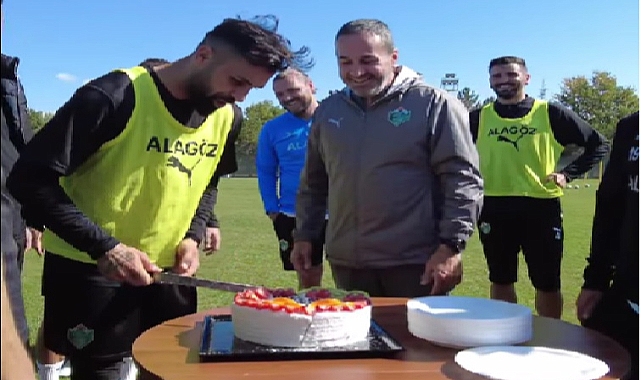 Teknik direktör Yalçın Koşukavak’a sürpriz doğum günü