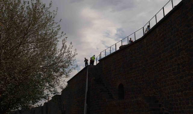 UNESCO listesindeki Diyarbakır Surları&#039;na demir korkuluk takıldı