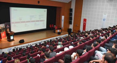 Üniversitede 'Uçuş ve Ötesi' başlıklı söyleşi programı düzenlendi