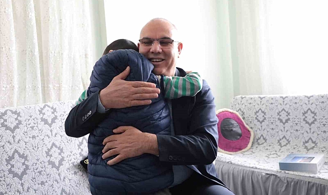 Vali Koç ve eşinden serebral palsi hastasına ziyaret