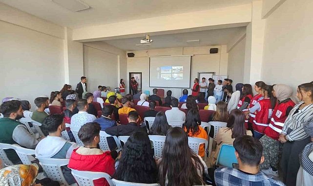 Varto'daki üniversite öğrencileri için 'Çarşamba Semineri' başladı