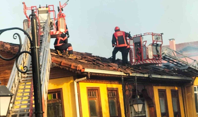 Yangında mahsur kalan 2 çocuğu itfaiye ekipleri kurtardı