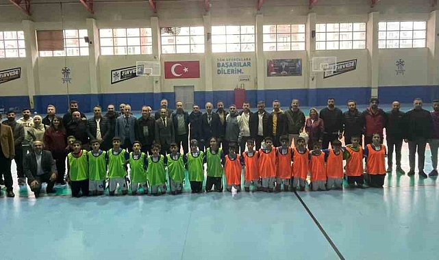 Yetenekli öğrencilere malzeme dağıtımı yapıldı