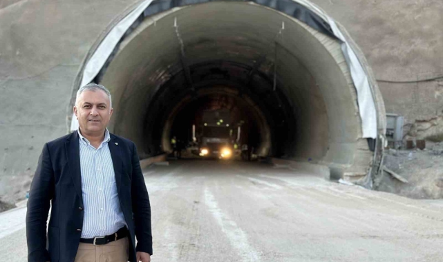 Yüksekova&#039;da dev yatırımda sona gelindi: Tünelde asfaltlama ve aydınlatma çalışmaları sürüyor