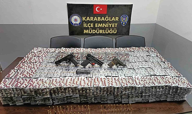 Zehir taciri Baba oğul bir araba dolusu uyuşturucu hapla yakalandı