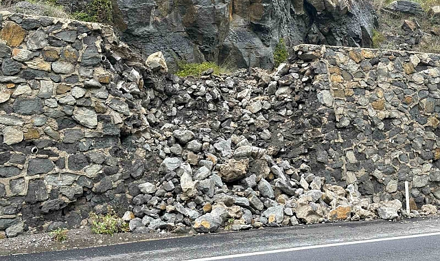 Zonguldak&#039;ta aşırı yağışlar sonrası kara yolunda istinat duvarı yıkıldı