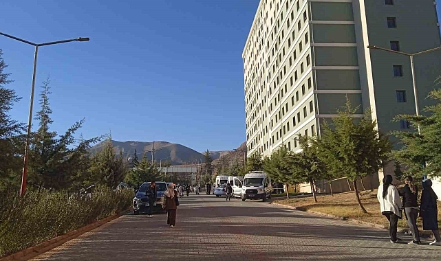 22 yaşındaki genç kız yurt binası önünde ölü bulundu