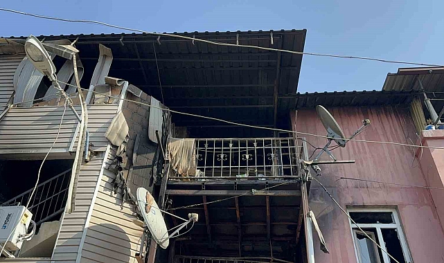 3 katlı müstakil ev yandı