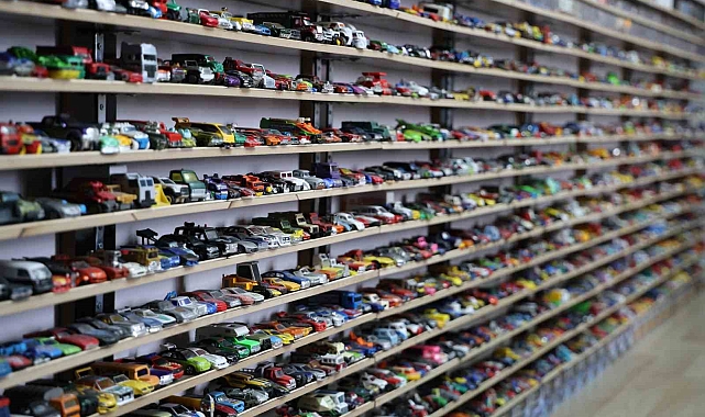 33 yılda 5 milyon TL değerinde 13 bin araba biriktirdi