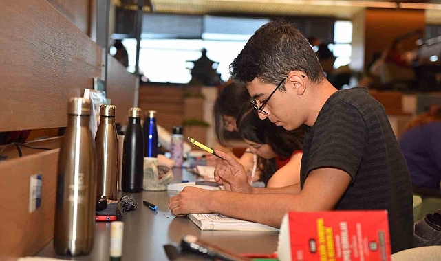 65 bin öğrenciye cam termos dağıtıldı