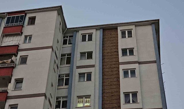 9. kattaki evlerinin penceresinden düşen genç kız yaşamını yitirdi
