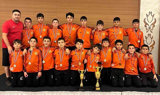Academy Cup&#039;a katılan Yıldızkent Spor Kulübü Futbol Takımı şampiyon oldu