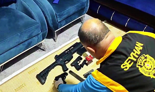 Adana&#039;da çeşitli suçlardan kaydı olan şüphelinin evinden yapılan aramada cephane çıktı