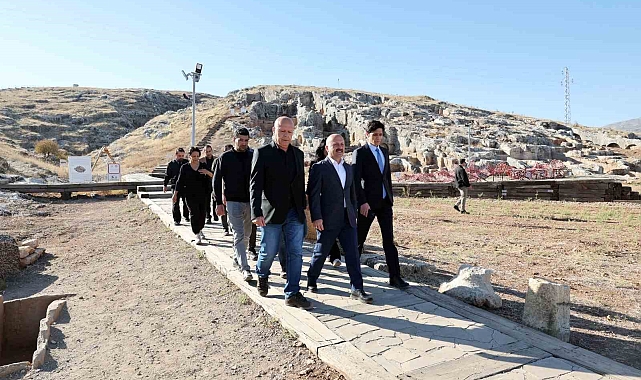 Adıyaman Valisi Osman Varol, Perre Antik Kentte incelemelerde bulundu