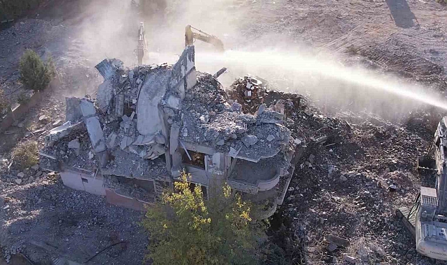 Adıyaman&#039;da depremin izleri silinmeye çalışılıyor