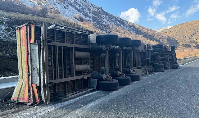 Ağrı&#039;da meydana gelen 3 ayrı trafik kazasında 4 kişi yaralandı