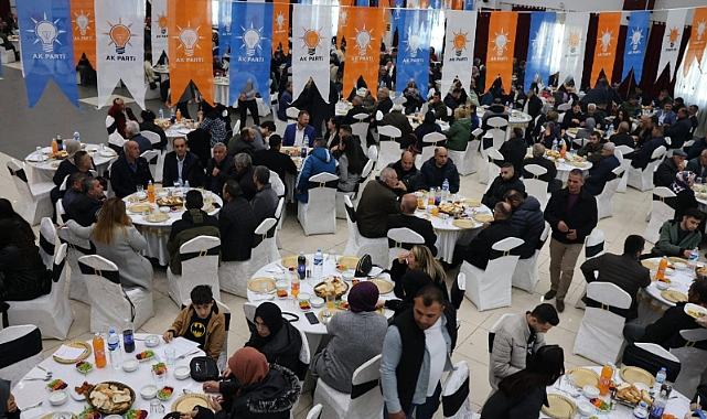 AK Parti Iğdır’da düzenlenen yemekte bir araya geldi