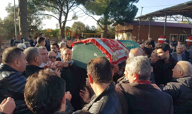 AK Parti ilçe eski başkanı Av. Mustafa Abak&#039;ın annesi son yolculuğuna uğurlandı