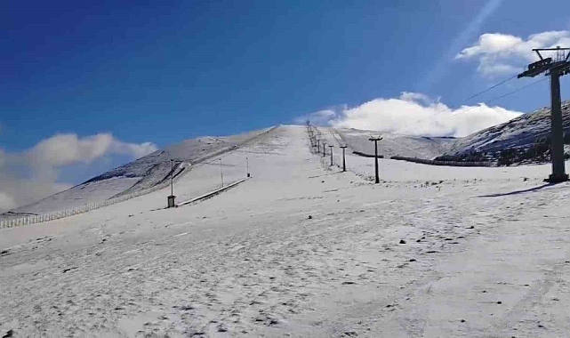 Akdağ dün gece etkili olan kar yağışı sonrası beyaza büründü