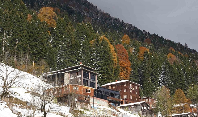 Ayder&#039;de sonbahar kış ile birleşti