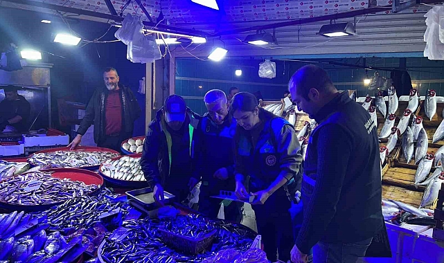 Balıkların boyları teker teker ölçüldü