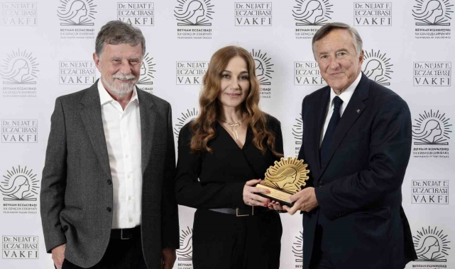 Beyhan Eczacıbaşı İlkgençlik Edebiyatı Yılın Kadın Yazarı Ödülü, Meral Karamuk Uğurşan&#039;ın oldu