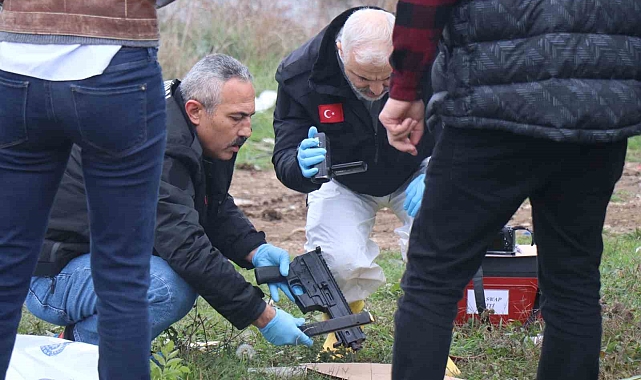 Boş arazide başından vurulmuş erkek cesedi bulundu