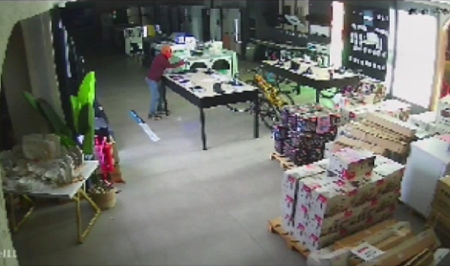 Çalıntı kamyonetle 3,5 milyon liralık hırsızlık