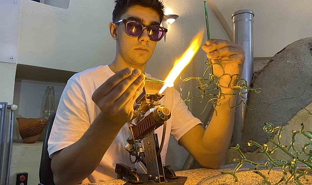 Cam sanatı ustası: &quot;Elim yansa da bunun sevgisiyle hala devam ediyorum&quot;