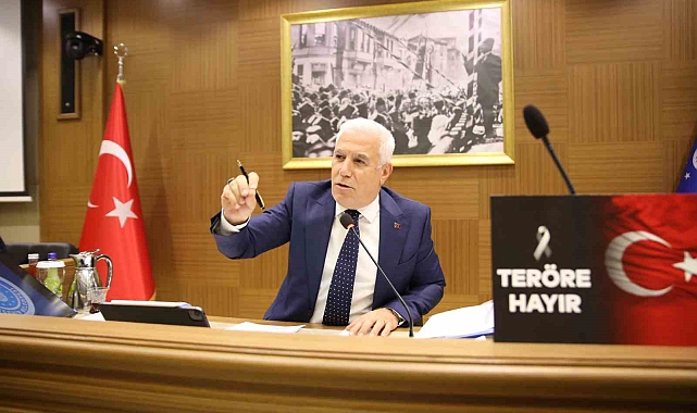 Camilere asılan tabela tartışması