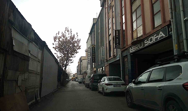 Çatıdan düşen adam yaralandı