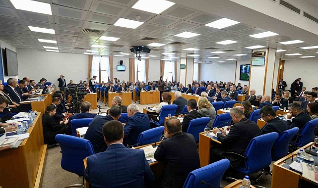 CHP&#039;li vekilden Bakan Kurum&#039;a övgü