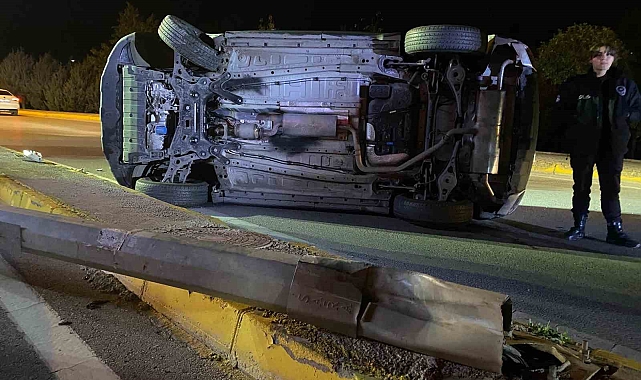 Cip elektrik direğine çarpıp yan yattı