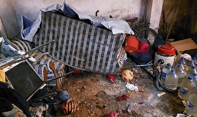 Çöp yığınına dönen ev boşaltıldı