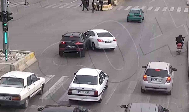 Dikkatsizlik ve hız kazaya neden oldu