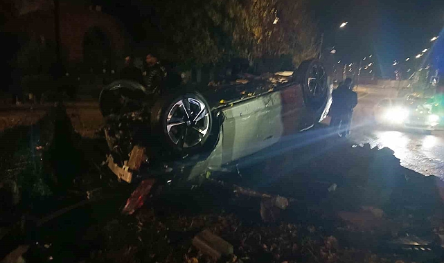 Diyarbakır&#039;ın Sur ilçesinde bir otomobil takla attı