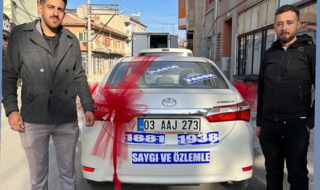 Dünya evine giren bir çift Mustafa Kemal Atatürk&#039;ü unutmadı