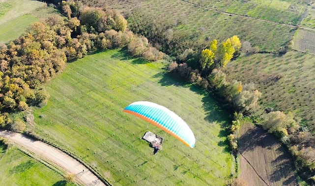 Düzce&#039;de Off-Road yarışlarına Paramotor uçuşu ilgi ile izlendi