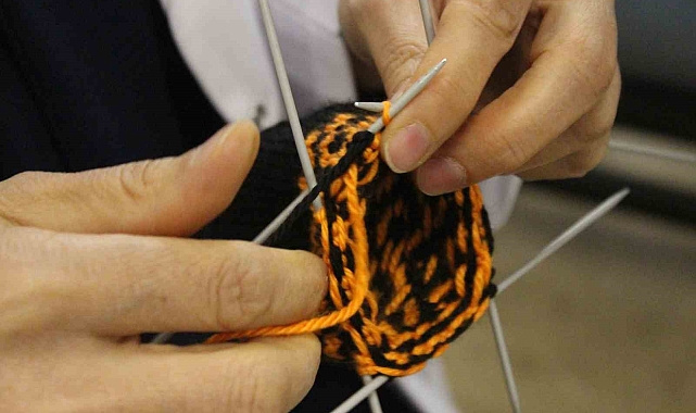 El örgüsü yün çoraplar yeniden hayat buluyor