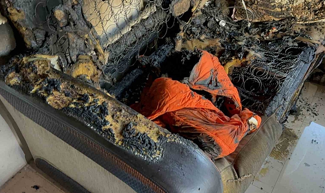 Elektrikli soba, evi yaktı