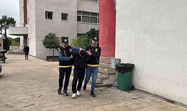 &quot;Erkekseniz beni alın&quot; diye polislere küfür eden kişi tutuklandı